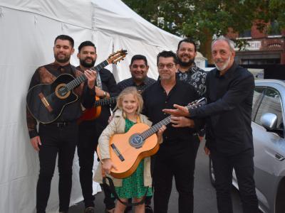 Festivités du 13 juillet - Victoire, la gagnante du jeu concours rencontre ses idoles © Ville de La Madeleine