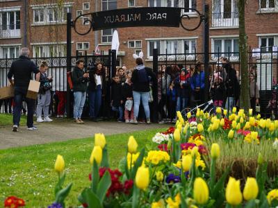 Chasse aux œufs 2023 : les enfants courent dans le Parc Malraux pour trouver des dominos à échanger contre des chocolats © Ville de La Madeleine