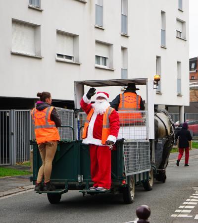 Photo de la calèche de collecte des emballages cartons et papiers